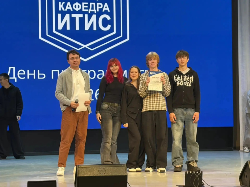 Наши первокурсники не только хорошо кодят, но и хорошо импровизируют и поют