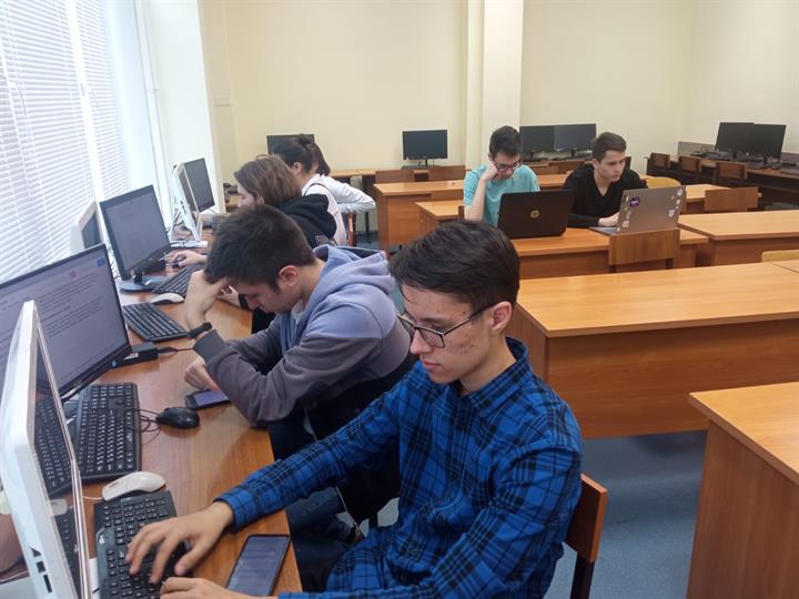 В Казанском государственном энергетическом университете завершается обучение представителей студенческих отрядов по профессии «Наладчик технологического оборудования 3 разряда»
