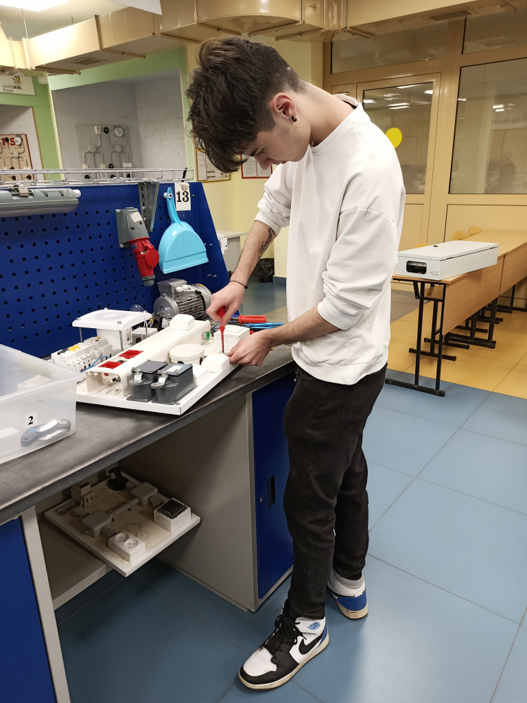 IMG_20251208_161821_186 (1).jpg IMG_20251208_161821_186 (1).jpg