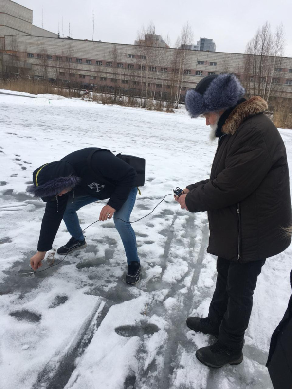 Группа ЗАВБ-1-16 на занятии по курсу " Методы и приборы оценки качества вод" оз. Харовое 18.01.20