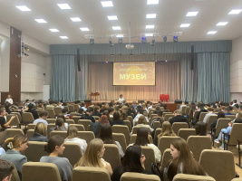 Студенты-первокурсники прокатились на "машине времени"