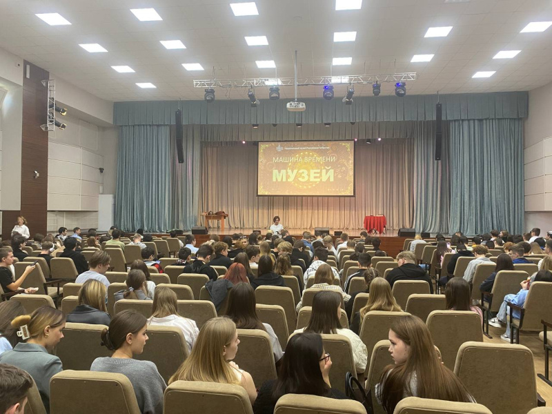 Студенты-первокурсники прокатились на "машине времени"