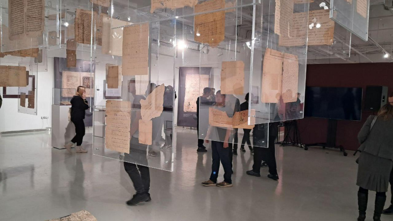 Посещение специализированной выставки «История письма европейской и восточной цивилизации» в Национальной библиотеке РТ, 17 ноября 2023 года