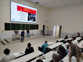 Непобедимая наша страна дружбой народов скреплена