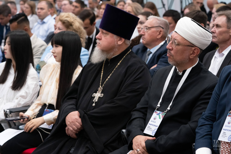 Сессия «Роль антикоррупционной политики в развитии государственного управления и экономики» на форуме «Ростки»