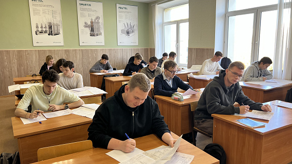 Студенты КГЭУ успешно сдали квалификационный экзамен на профессию «Электромонтёр по испытаниям и измерениям» 3‑го разряда