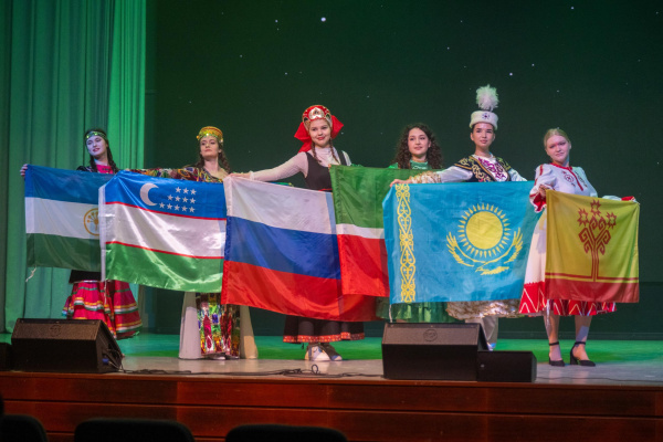 Фестиваль-конкурс «Призма культур» объединил студентов в Год единства народов России