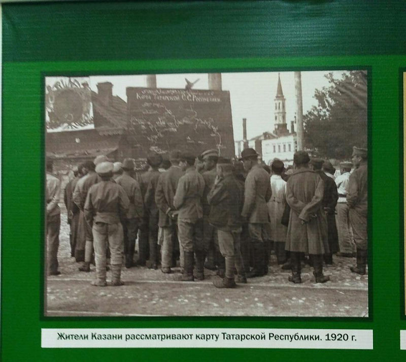 В читальном зале библиотеки КГЭУ работает выставка, посвященная Дню Конституции Республики Татарстана